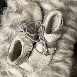 BARELY USED!!! Sorel womens kinetic lace shoes WHITE 8 US